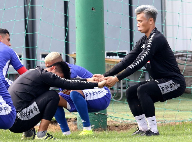 Thủ môn Bùi Tiến Dũng tự hào vì kiếm được nhiều tiền từ quảng cáo