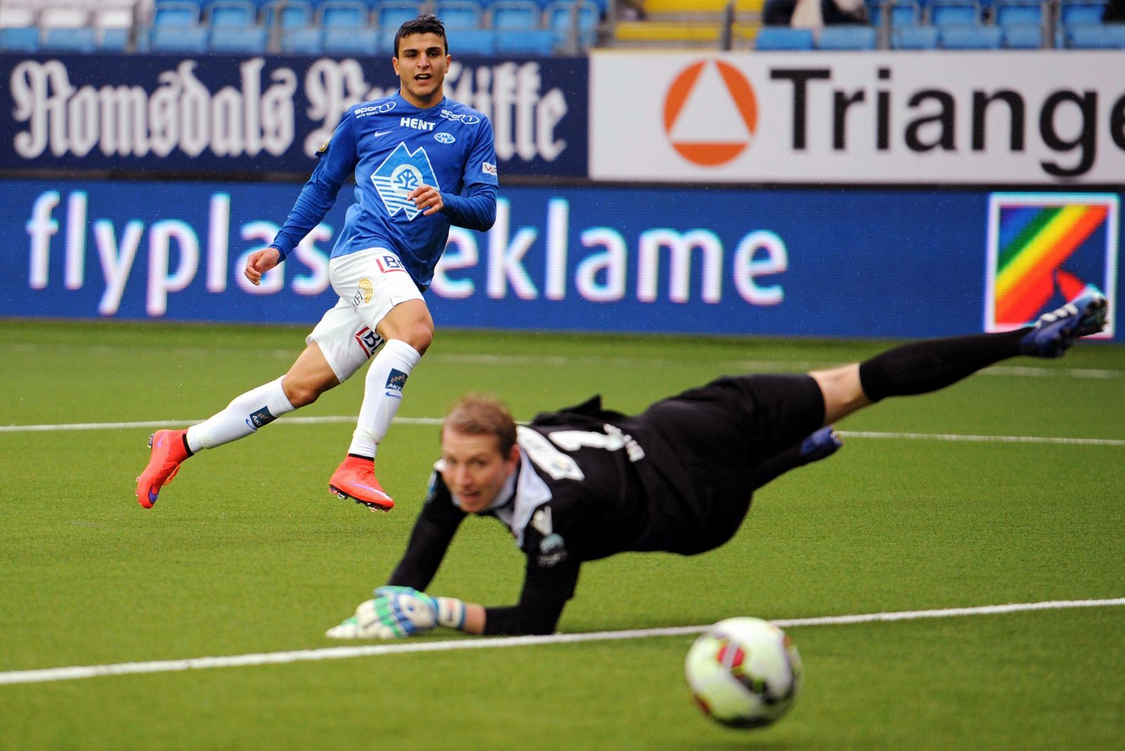 Celje vs Molde, 23h ngày 26/8: Chủ nhà dừng bước