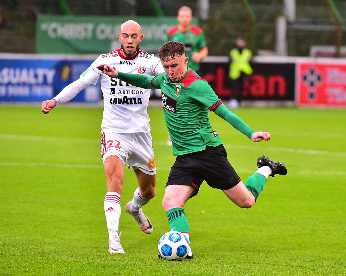 Motherwell vs Glentoran Belfast, 1h45 ngày 28/8: Cắt mạch bất thắng