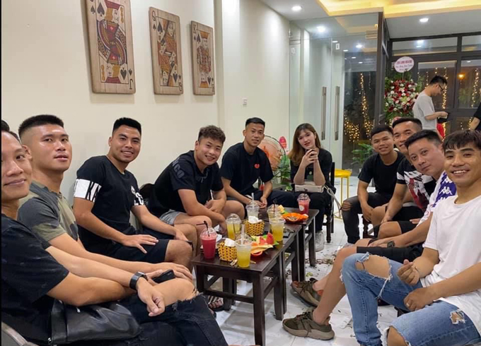 Vị bác sỹ U23 Việt Nam đa tài và đứa con tinh thần vạn người mê