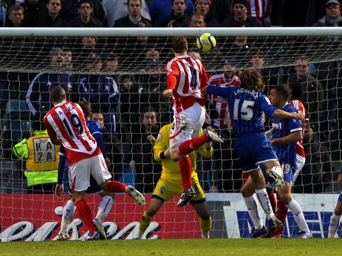 Stoke City vs Gillingham (1h 24/9): The Potters thắng dễ?