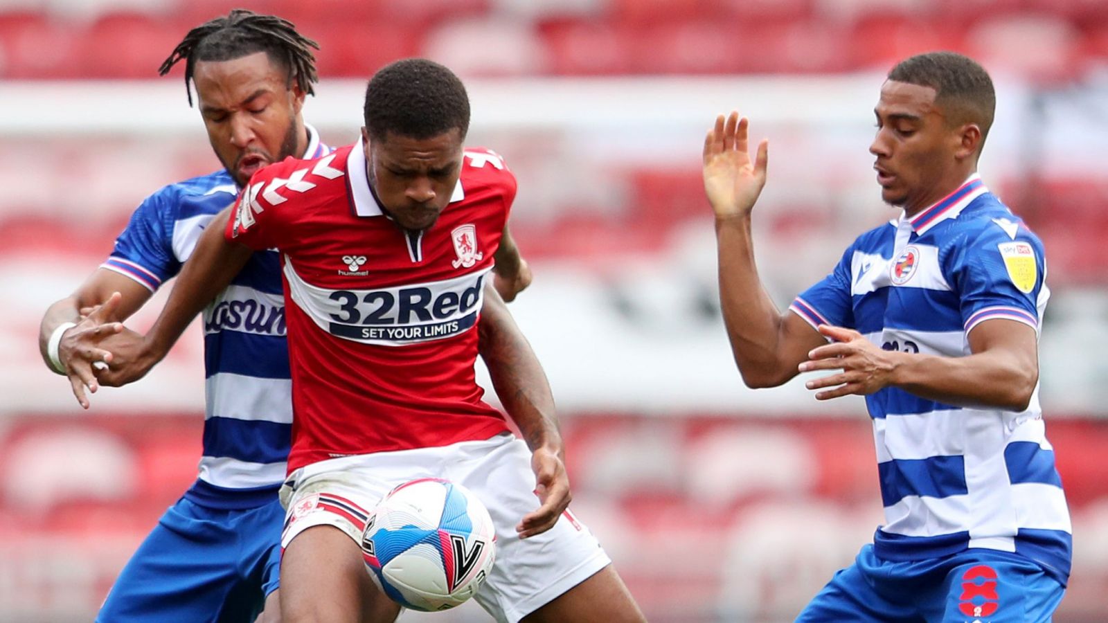 Coventry vs Reading (02h45 31/10): Xây chắc ngôi đầu