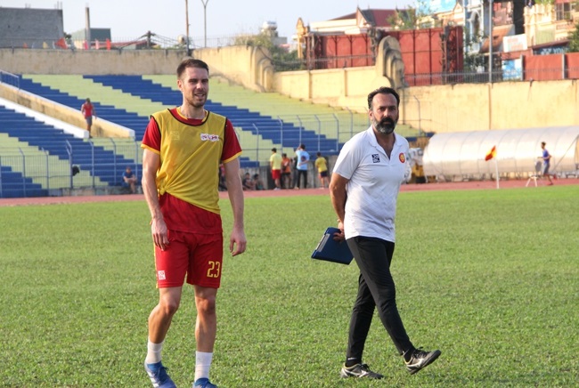 Chuyển nhượng V.League 13/1: TP.HCM chiêu mộ thành công đồng đội cũ Van Dijk