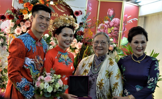 Chùm ảnh: Duy Mạnh, Quỳnh Anh rạng ngời trong lễ ăn hỏi