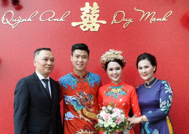 Chùm ảnh: Duy Mạnh, Quỳnh Anh rạng ngời trong lễ ăn hỏi