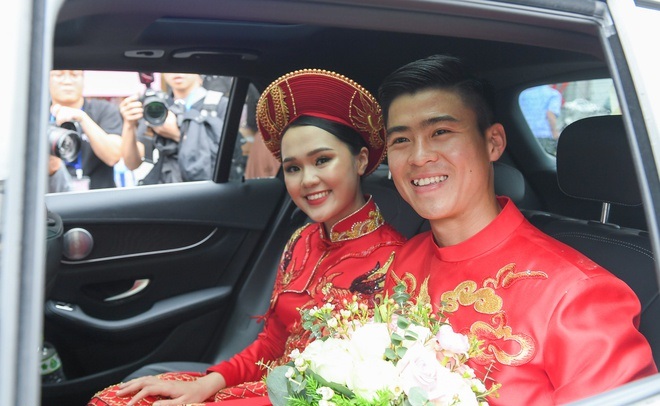 Chùm ảnh: Duy Mạnh, Quỳnh Anh rạng ngời trong lễ ăn hỏi