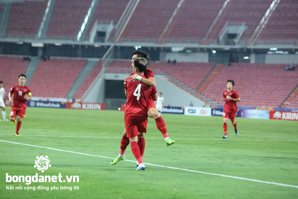U23 Việt Nam 1-2 U23 Triều Ti&ecirc;n: Tiến Dũng sai lầm, Việt Nam b&eacute;t bảng