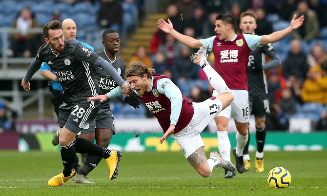 Kết quả Burnley 2-1 Leicester City: Ngược dòng ngoạn mục may mắn Kết quả Burnley 2-1 Leicester City: Ngược dòng ngoạn mục may mắn