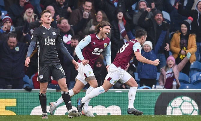 Kết quả Burnley 2-1 Leicester City: Ngược dòng ngoạn mục may mắn Kết quả Burnley 2-1 Leicester City: Ngược dòng ngoạn mục may mắn