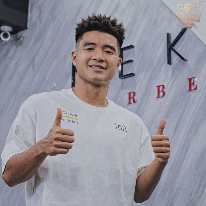 Ch&ugrave;m ảnh sao b&oacute;ng đ&aacute; Việt Nam đ&oacute;n Tết: Tiến Linh thả th&iacute;nh khiến fan nữ rụng rời