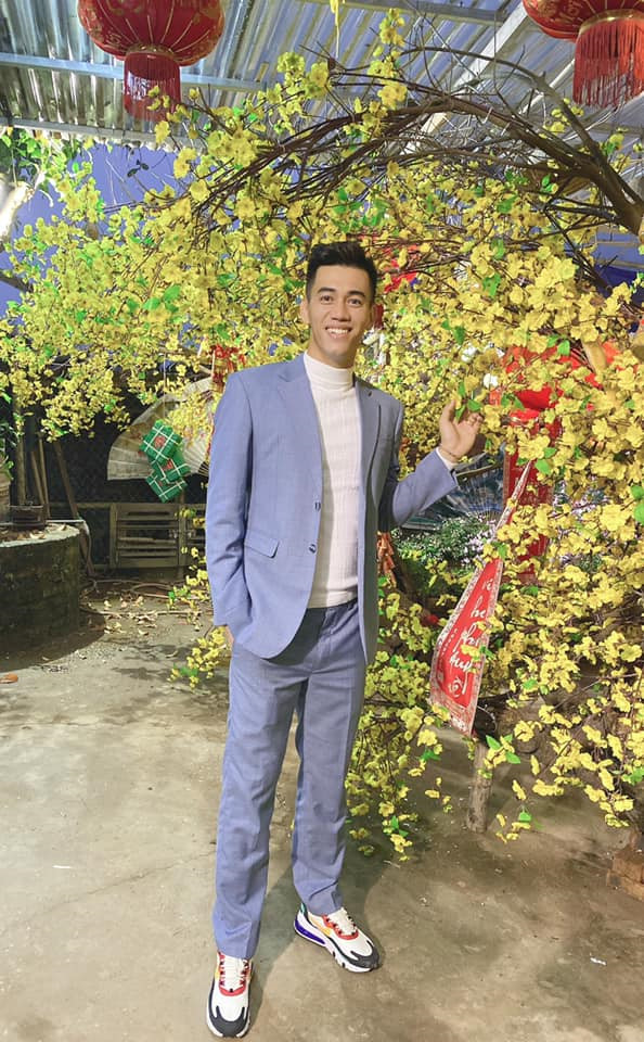 Ch&ugrave;m ảnh sao b&oacute;ng đ&aacute; Việt Nam đ&oacute;n Tết: Tiến Linh thả th&iacute;nh khiến fan nữ rụng rời