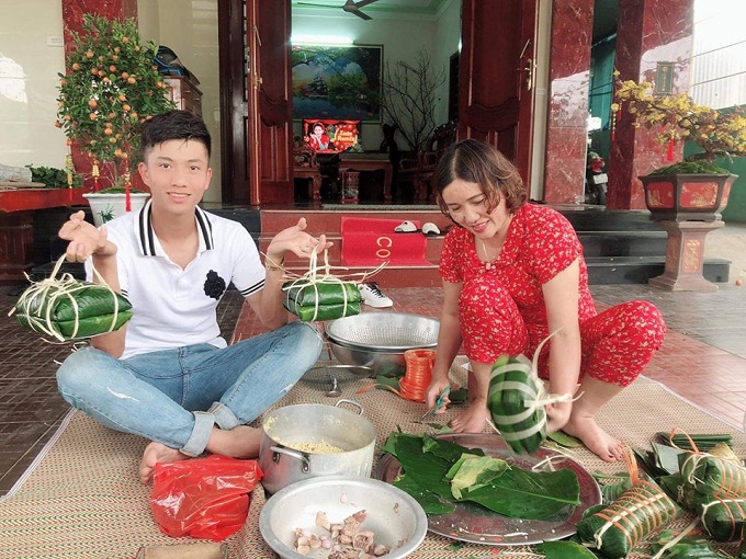 Ch&ugrave;m ảnh sao b&oacute;ng đ&aacute; Việt Nam đ&oacute;n Tết: Tiến Linh thả th&iacute;nh khiến fan nữ rụng rời