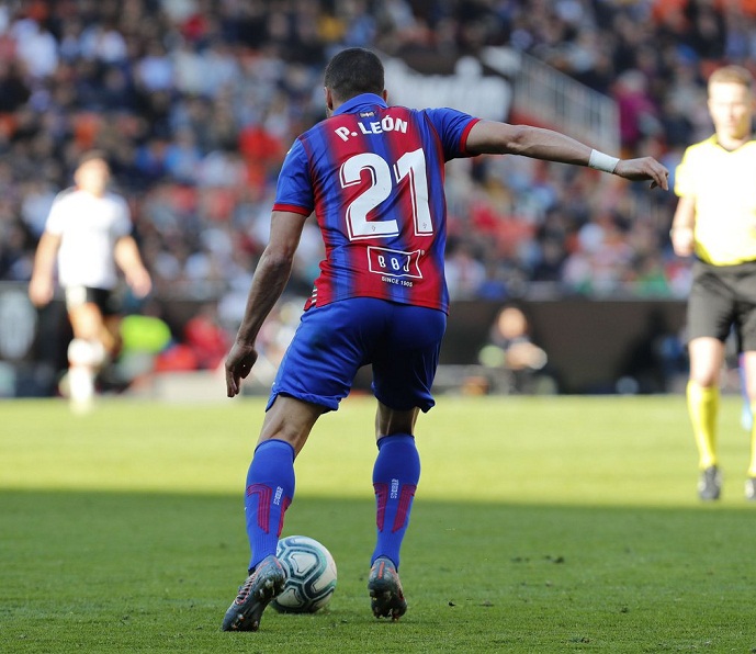 Valencia 1-0 Eibar: Bầy dơi phá dớp nhờ công Maxi Gomez Valencia 1-0 Eibar: Bầy dơi phá dớp nhờ công Maxi Gomez