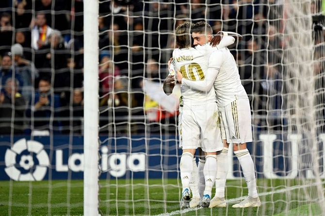 Kết quả Getafe vs Real Madrid, 22h00 ngày 4/1: Tạm chiếm ngôi đầu bảng Kết quả Getafe vs Real Madrid, 22h00 ngày 4/1: Tạm chiếm ngôi đầu bảng