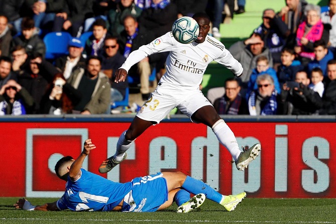 Kết quả Getafe vs Real Madrid, 22h00 ngày 4/1: Tạm chiếm ngôi đầu bảng Kết quả Getafe vs Real Madrid, 22h00 ngày 4/1: Tạm chiếm ngôi đầu bảng