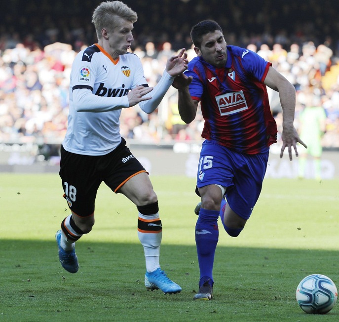 Valencia 1-0 Eibar: Bầy dơi phá dớp nhờ công Maxi Gomez Valencia 1-0 Eibar: Bầy dơi phá dớp nhờ công Maxi Gomez