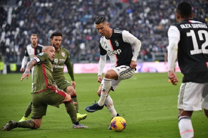 Juventus 4-0 Cagliari: Roanldo rực s&aacute;ng, Juventus tạm chiếm ng&ocirc;i đầu