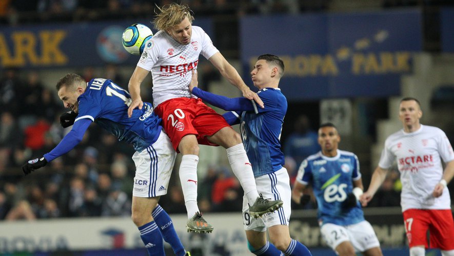 Strasbourg vs Nimes (1h 7/1): Tiếp tục nằm đáy