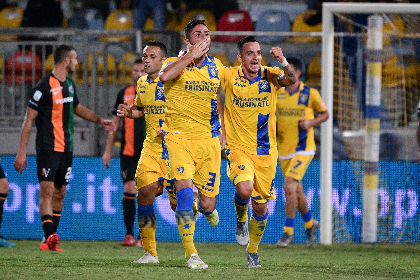 Nhận định Cosenza Calcio 1914 vs Frosinone, 3h00 ngày 22/2