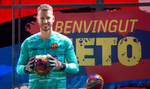 Neto gia nhập Barca với hy vọng thế chỗ Stegen nhưng không thể cạnh tranh nổi suất bắt chính